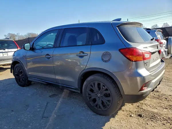 JA4AR3AU5JZ022886 2018 MITSUBISHI OUTLANDER - Image 2