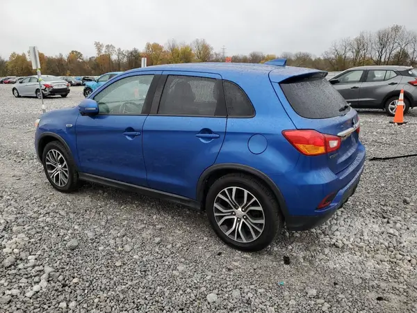 JA4AR3AU5JZ024363 2018 MITSUBISHI OUTLANDER - Image 2