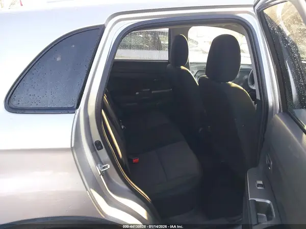 JA4AR3AU5KU013605 2019 MITSUBISHI OUTLANDER - Image 8