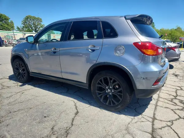 JA4AR3AU5KU019355 2019 MITSUBISHI OUTLANDER - Image 2