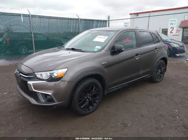 JA4AR3AU5KU028105 2019 MITSUBISHI OUTLANDER - Image 2