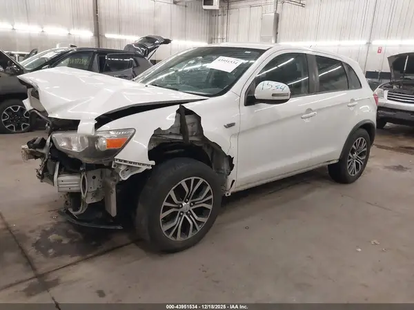 JA4AR3AU6GZ033887 2016 MITSUBISHI OUTLANDER - Image 2