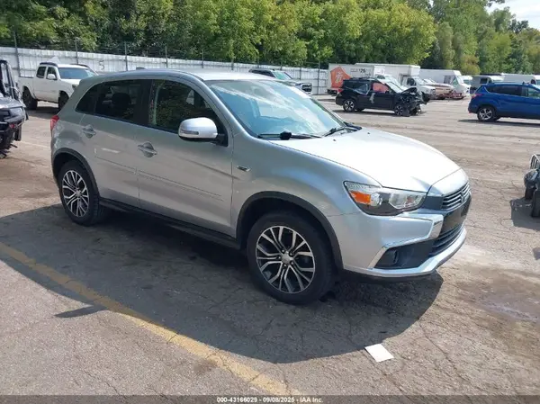 JA4AR3AU6HZ001037 2017 MITSUBISHI OUTLANDER - Image 1