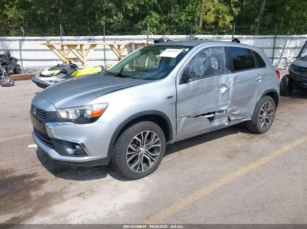 JA4AR3AU6HZ001037 2017 MITSUBISHI OUTLANDER - Image 2