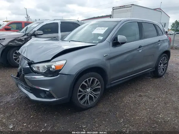 JA4AR3AU6HZ006111 2017 MITSUBISHI OUTLANDER - Image 2