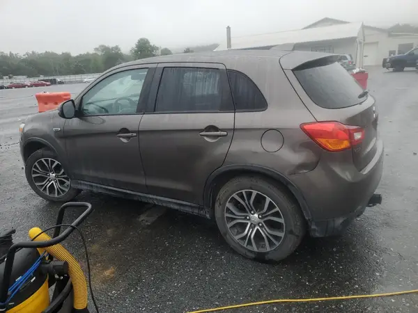 JA4AR3AU6HZ020364 2017 MITSUBISHI OUTLANDER - Image 2