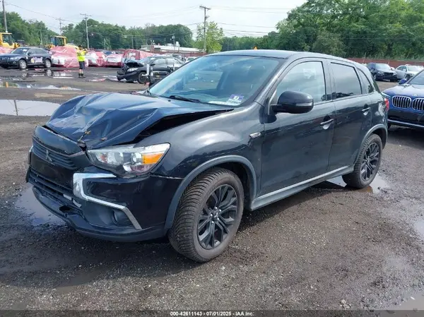 JA4AR3AU6HZ037133 2017 MITSUBISHI OUTLANDER - Image 2