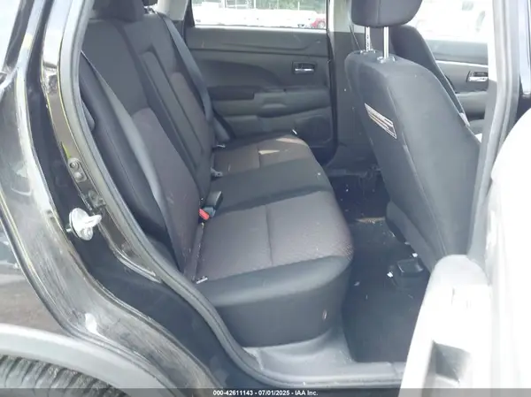 JA4AR3AU6HZ037133 2017 MITSUBISHI OUTLANDER - Image 8
