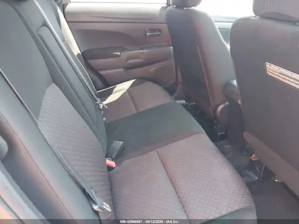 JA4AR3AU6HZ055325 2017 MITSUBISHI OUTLANDER - Image 8