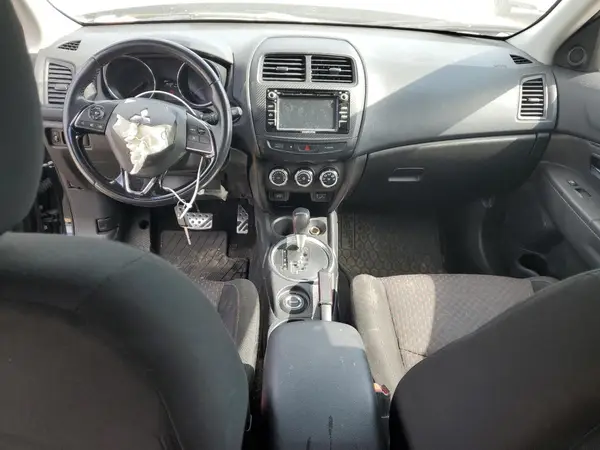JA4AR3AU6HZ069631 2017 MITSUBISHI OUTLANDER - Image 8