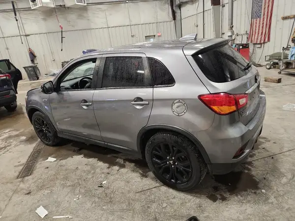 JA4AR3AU6JU005298 2018 MITSUBISHI OUTLANDER - Image 2