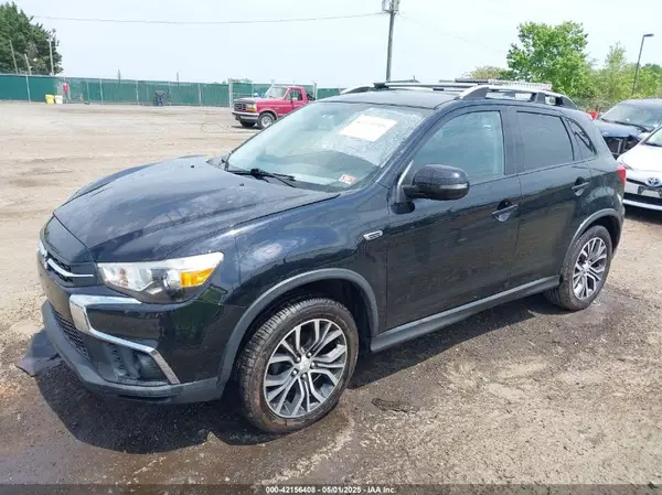 JA4AR3AU6JU005995 2018 MITSUBISHI OUTLANDER - Image 2