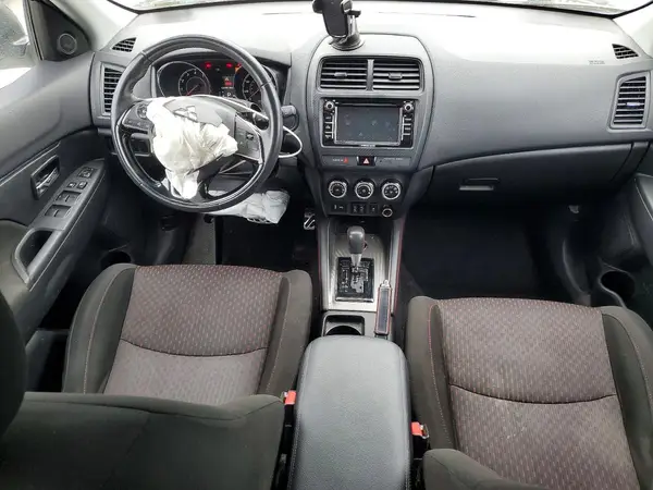 JA4AR3AU6JU011733 2018 MITSUBISHI OUTLANDER - Image 8
