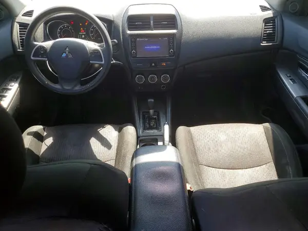 JA4AR3AU6JU019315 2018 MITSUBISHI OUTLANDER - Image 8