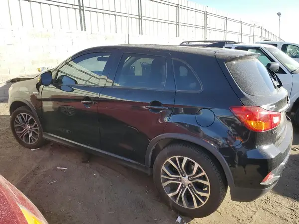 JA4AR3AU6JU025017 2018 MITSUBISHI OUTLANDER - Image 2