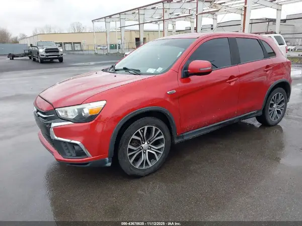 JA4AR3AU6JZ005398 2018 MITSUBISHI OUTLANDER - Image 2