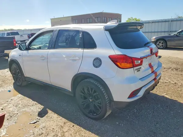JA4AR3AU6JZ021181 2018 MITSUBISHI OUTLANDER - Image 2