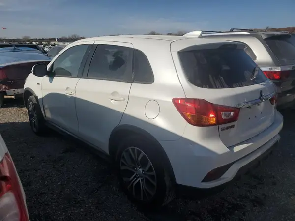 JA4AR3AU6KU000930 2019 MITSUBISHI OUTLANDER - Image 2