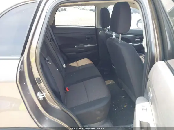 JA4AR3AU6KU031613 2019 MITSUBISHI OUTLANDER - Image 8