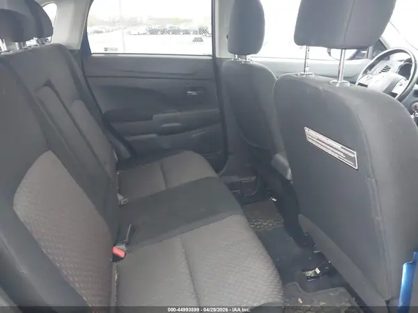 JA4AR3AU7HZ001449 2017 MITSUBISHI OUTLANDER - Image 8