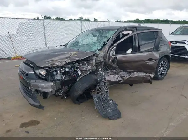 JA4AR3AU7HZ001497 2017 MITSUBISHI OUTLANDER - Image 2