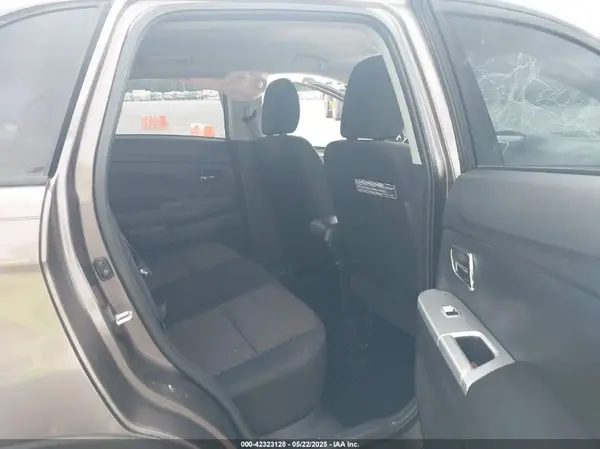 JA4AR3AU7HZ001497 2017 MITSUBISHI OUTLANDER - Image 8