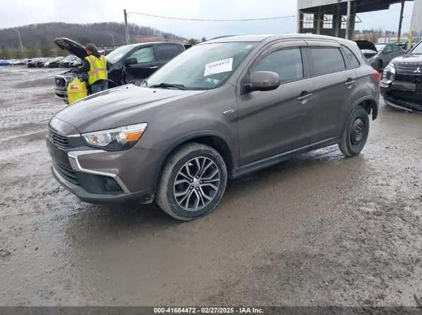 JA4AR3AU7HZ006747 2017 MITSUBISHI OUTLANDER - Image 2