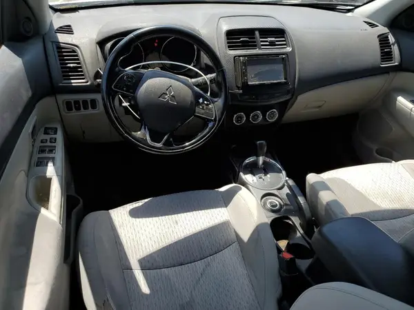 JA4AR3AU7HZ032944 2017 MITSUBISHI OUTLANDER - Image 8
