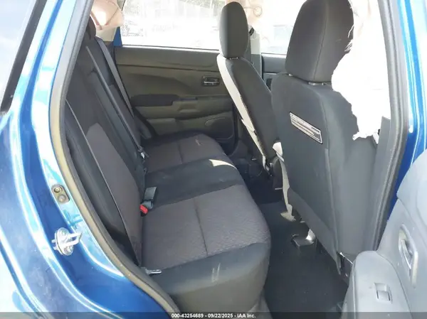 JA4AR3AU7HZ042258 2017 MITSUBISHI OUTLANDER - Image 8