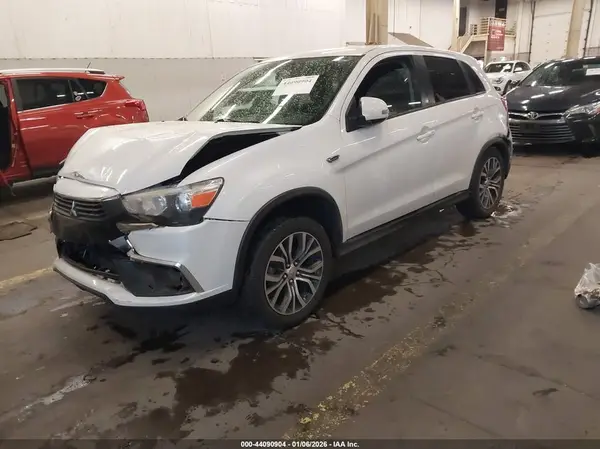 JA4AR3AU7HZ043197 2017 MITSUBISHI OUTLANDER - Image 2