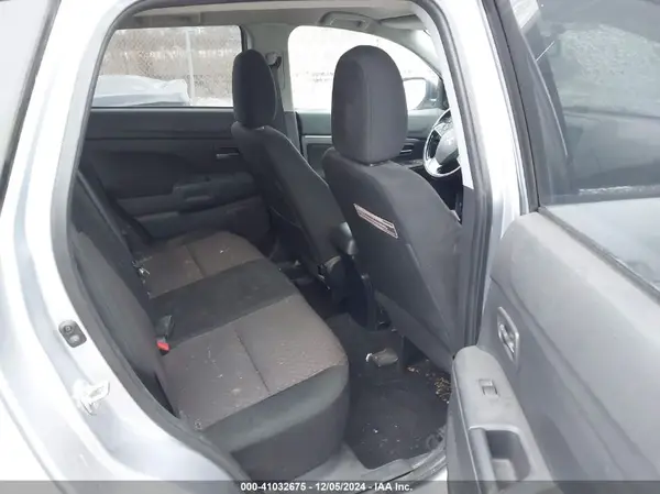 JA4AR3AU7HZ067693 2017 MITSUBISHI OUTLANDER - Image 8
