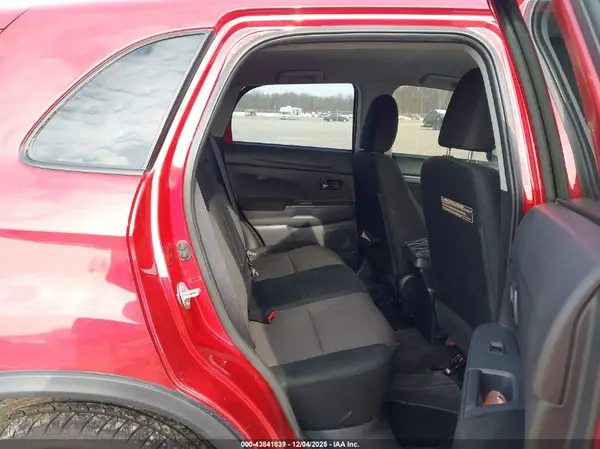 JA4AR3AU7HZ070545 2017 MITSUBISHI OUTLANDER - Image 8