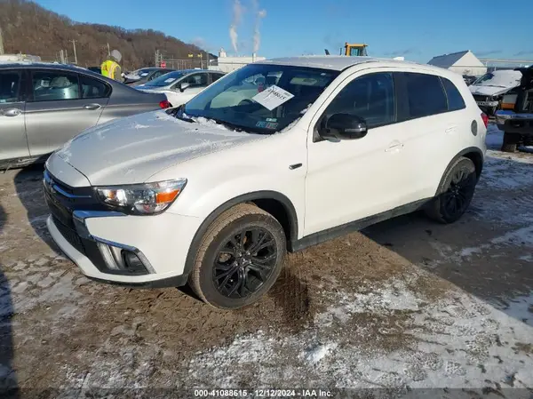 JA4AR3AU7JU003513 2018 MITSUBISHI OUTLANDER - Image 2