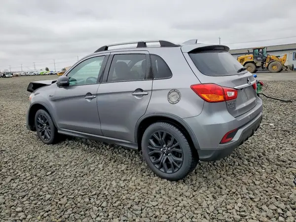 JA4AR3AU7JU004788 2018 MITSUBISHI OUTLANDER - Image 2
