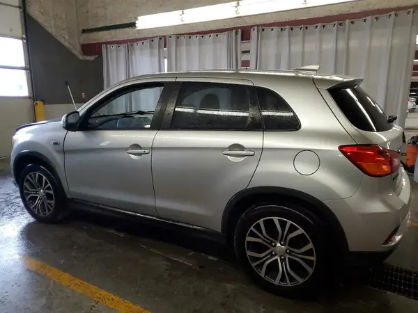 JA4AR3AU7JU006220 2018 MITSUBISHI OUTLANDER - Image 2