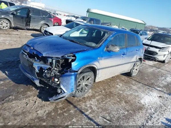 JA4AR3AU7JU007240 2018 MITSUBISHI OUTLANDER - Image 2