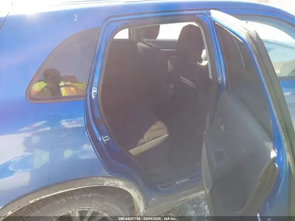 JA4AR3AU7JU007240 2018 MITSUBISHI OUTLANDER - Image 8