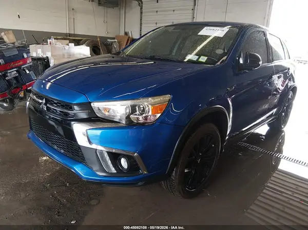 JA4AR3AU7JU008193 2018 MITSUBISHI OUTLANDER - Image 2