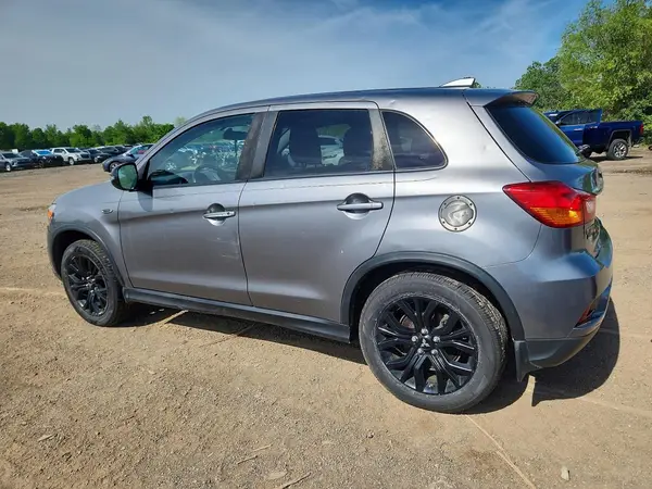JA4AR3AU7JU009053 2018 MITSUBISHI OUTLANDER - Image 2