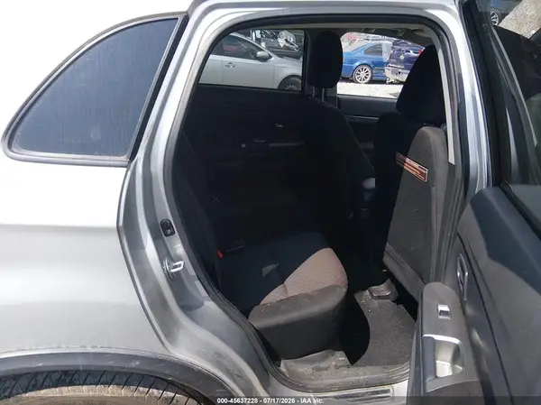 JA4AR3AU7JU011885 2018 MITSUBISHI OUTLANDER - Image 8