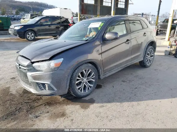 JA4AR3AU7JU020683 2018 MITSUBISHI OUTLANDER - Image 2