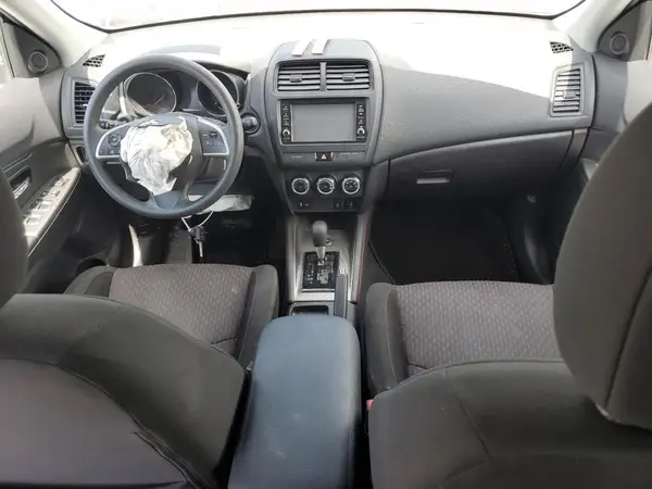 JA4AR3AU7JU025687 2018 MITSUBISHI OUTLANDER - Image 8