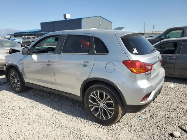 JA4AR3AU7JZ002588 2018 MITSUBISHI OUTLANDER - Image 2
