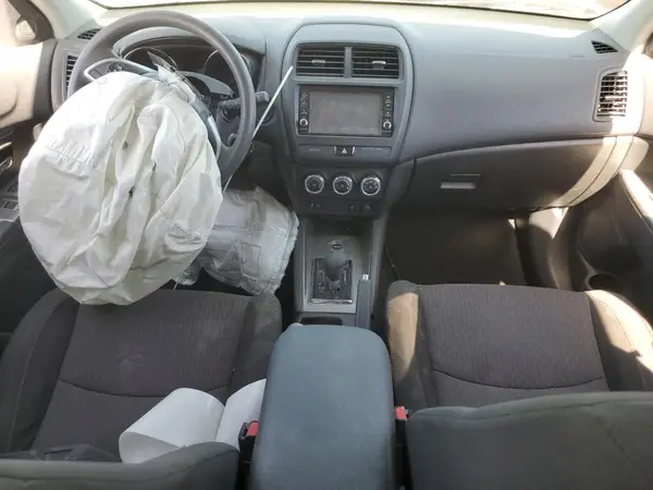 JA4AR3AU7JZ002588 2018 MITSUBISHI OUTLANDER - Image 8