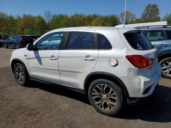 JA4AR3AU7JZ003353 2018 MITSUBISHI OUTLANDER - Image 2