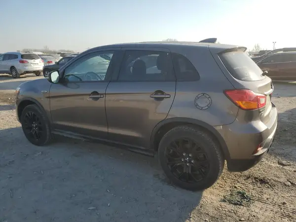 JA4AR3AU7JZ024946 2018 MITSUBISHI OUTLANDER - Image 2