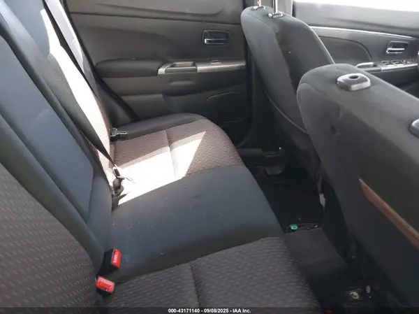 JA4AR3AU7JZ028785 2018 MITSUBISHI OUTLANDER - Image 8