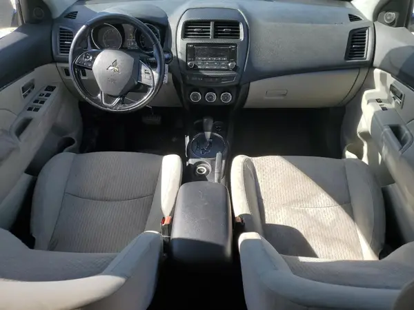 JA4AR3AU8HZ004828 2017 MITSUBISHI OUTLANDER - Image 8