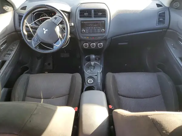 JA4AR3AU8HZ008751 2017 MITSUBISHI OUTLANDER - Image 8