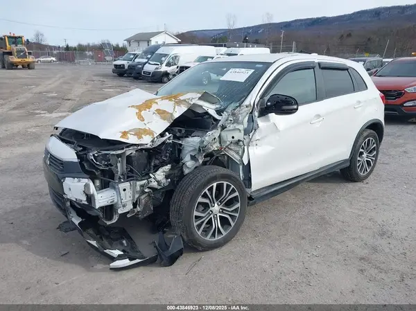 JA4AR3AU8HZ024478 2017 MITSUBISHI OUTLANDER - Image 2